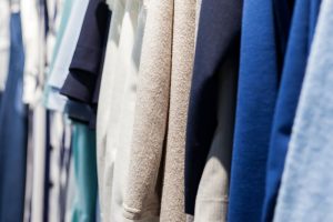 Why Businesses Order Custom Apparel Online for Team Branding